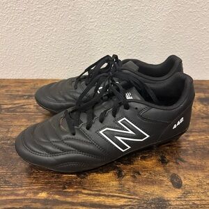 Boys New Balance Soccer Shoes Cleats size 5.5